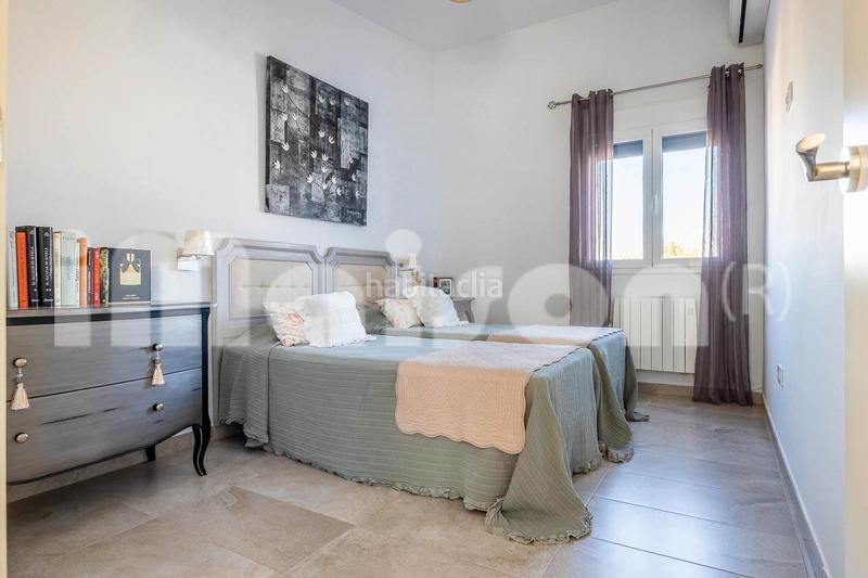 Foto ca41908c-92a2-4c7e-a1db-9d4856c8e537. Chalet avec cheminée chauffage parking piscine dans Alcalá de Guadaira