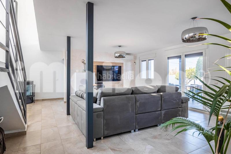 Foto da2c86d6-1991-4d80-999b-7830e8cf7b50. Xalet amb xemeneia calefacció aparcament piscina a Alcalá de Guadaira