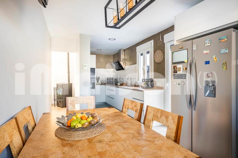 Foto f2b5c067-6fab-46e9-b41d-2df1003a6557. Xalet amb xemeneia calefacció aparcament piscina a Alcalá de Guadaira