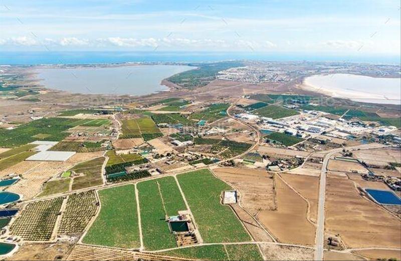 Foto e9a0b595-43e2-488b-a3b5-d72afb4f463a. Chalet preciosa villa amplia con piscina y parking en Montesinos (Los)