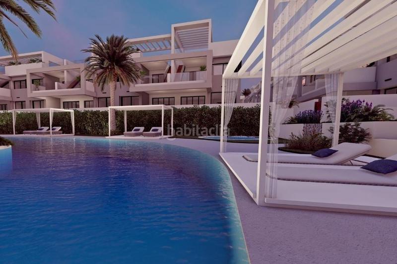 Foto a26fd03b-b41f-4bb7-acb4-edb230f2a1bc. Casa estupendo bungalow planta baja en res. privado en Torrevieja