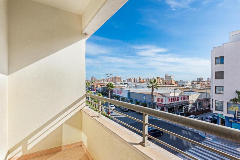 Foto cd7be7ce-5c02-405b-90bf-295d3488fd75. Apartament amb aparcament a El Molino Torrevieja