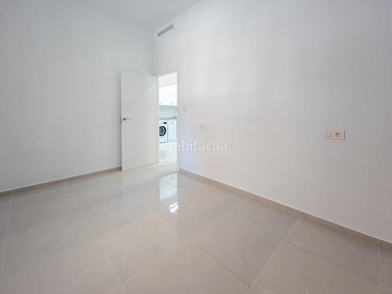 Foto 594c2723-c4e4-47f2-9b0d-9becd76a1728. Planta baja apartamento completamente reformado con licencia turística en Torrevieja