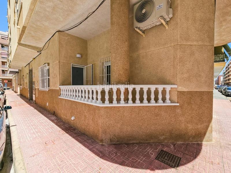 Foto 7fe56afc-7f86-4c4b-a4ea-ab1da1e41f59. Planta baja apartamento completamente reformado con licencia turística en Torrevieja