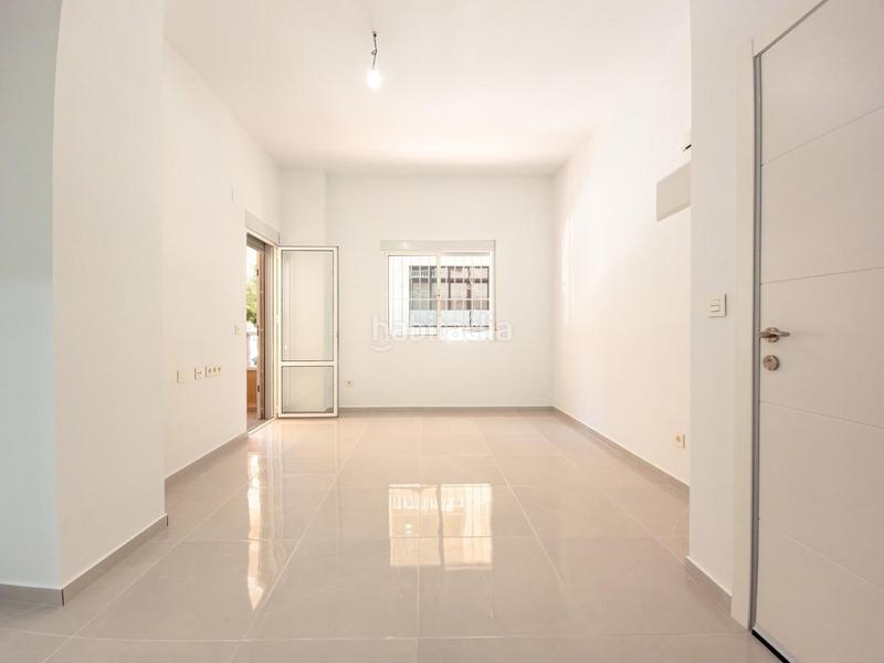 Foto 934fd866-db20-4148-9244-150a5cbccd56. Planta baja apartamento completamente reformado con licencia turística en Torrevieja