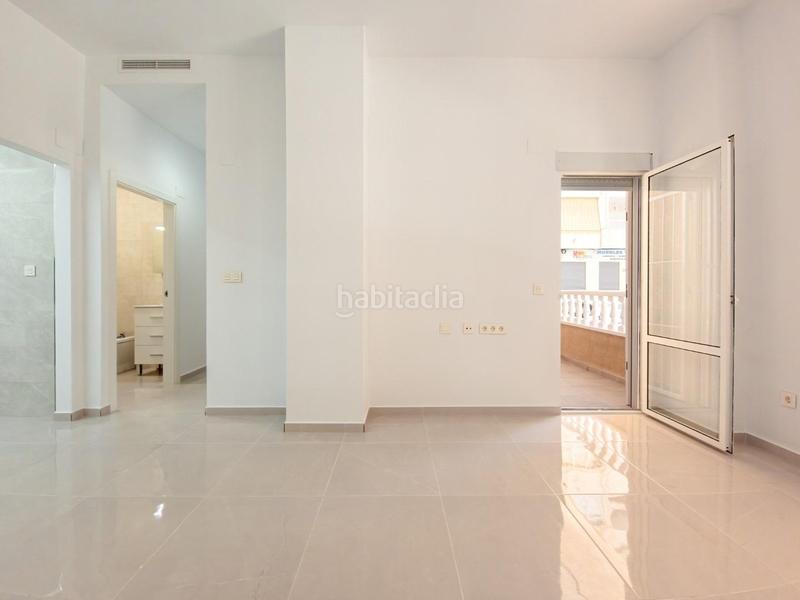 Foto cfd47fe6-ca07-41a8-9339-ca61d6169127. Planta baja apartamento completamente reformado con licencia turística en Torrevieja