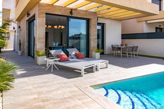 Chalet  Carrer de la herreda. Amplia villa con piscina privada en los montesinos