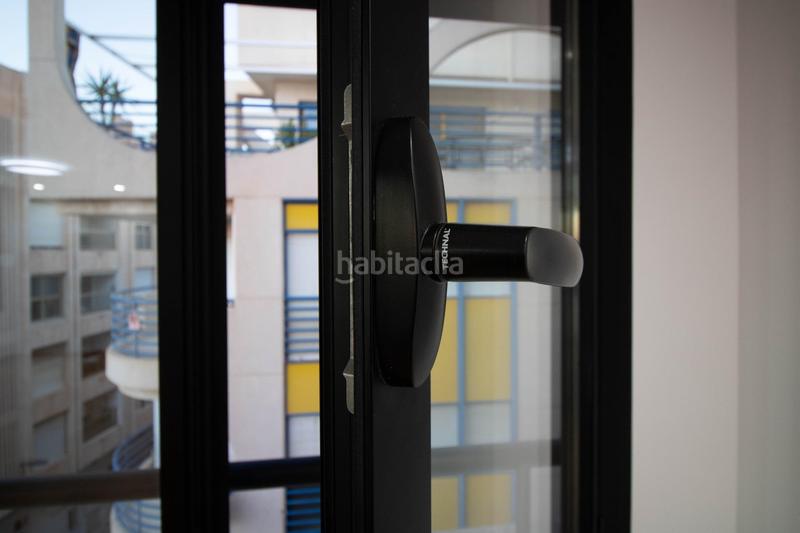 Foto 7a0e6629-bcb0-4ede-88ee-80f0d784fff1. Apartamento amplio apartamento seminuevo en primera línea en Torrevieja