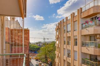 Apartamento  Rambla juan mateo garcía. Amplio apartamento con vistas al mar