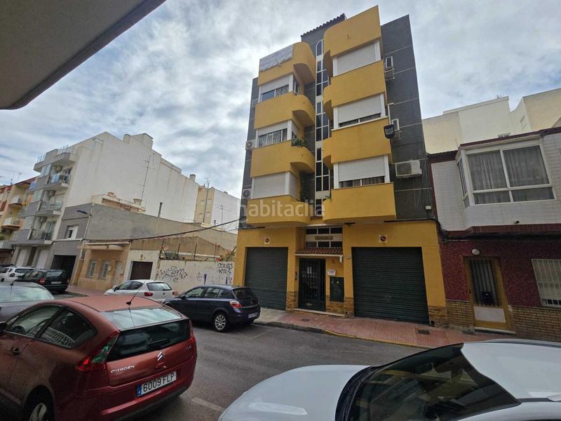 Foto df524bc1-3a0a-40c6-8321-d42a24e8a98e. Apartamento  amplio y céntrico en Las Piscinas Naturales Torrevieja
