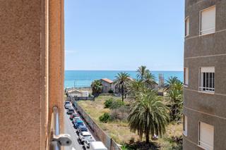Pis  Calle la sal. Piso completamente reformado de 3 habitaciones con vistas al mar
