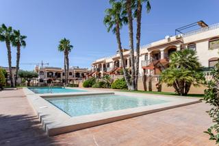 Casa  Avenida silvia martinez santiago. Increíble bungalow planta baja para entrar a vivir