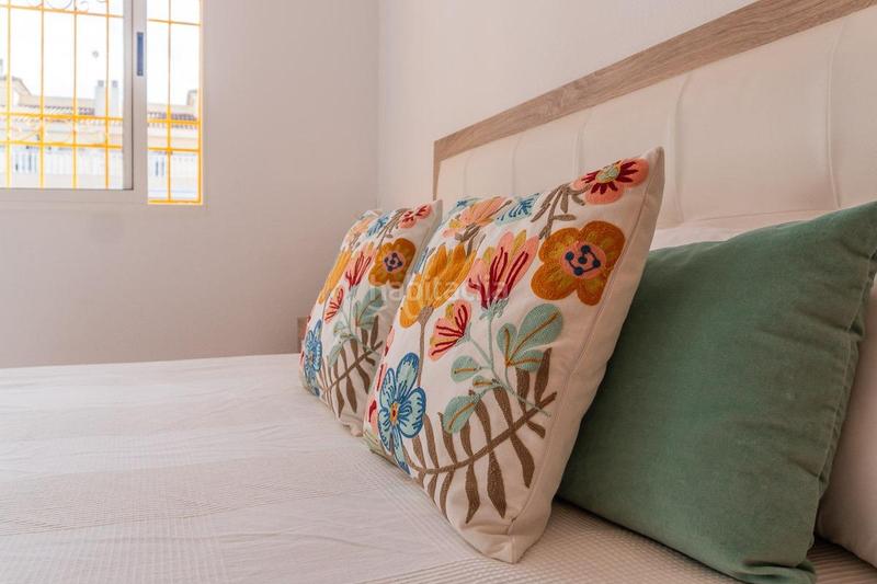 Foto 4199ce7e-f2c4-45a1-a31a-30b2fe22e7d2. Casa adossada amb aparcament piscina a Zona Carrefour - Urbanizaciones Torrevieja