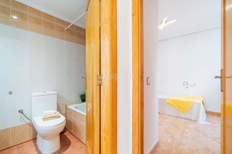 Foto a7942b59-5f4a-4543-b297-15cc14425873. Casa adossada amb aparcament piscina a Zona Carrefour - Urbanizaciones Torrevieja