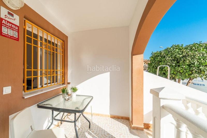 Foto a92b977e-95a3-4272-a62f-c6bf54b100bb. Casa adossada amb aparcament piscina a Zona Carrefour - Urbanizaciones Torrevieja