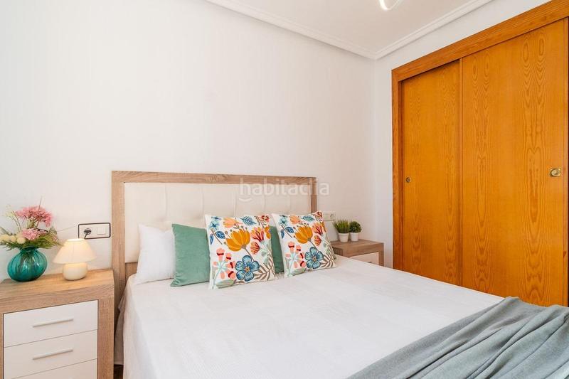 Foto ba8672e8-84c7-4bc4-b424-dc42294f3bbc. Casa adossada amb aparcament piscina a Zona Carrefour - Urbanizaciones Torrevieja