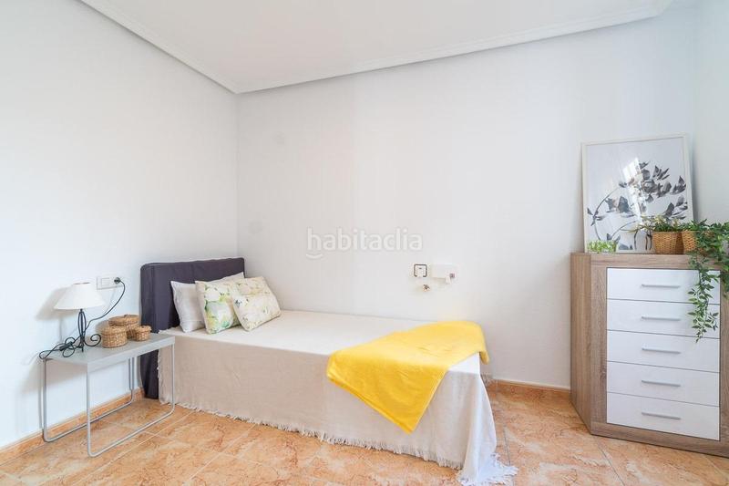 Foto fe20b719-d97c-4b3b-8fce-f986779f304e. Casa adossada amb aparcament piscina a Zona Carrefour - Urbanizaciones Torrevieja