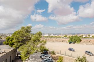 Apartament  Calle bilbao. Amplio y moderno piso en segunda planta con terraza y excelente
