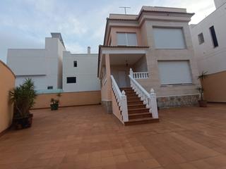 Chalet  Calle calle la sagra, 2. Exclusiva villa independiente en orihuela costa con sótano, solá