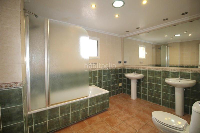 Foto 0ac72bfa-b20e-45fa-a628-2fbae0fe9968. Chalet with parking in Villamartín-Las Filipinas Orihuela