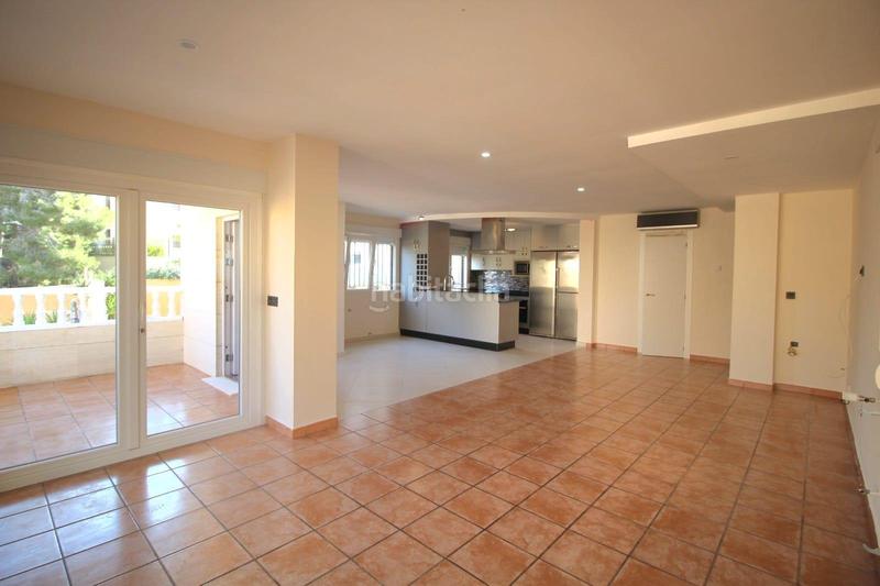 Foto 5e47a1eb-e002-497d-8c71-77d9049dc53d. Chalet with parking in Villamartín-Las Filipinas Orihuela