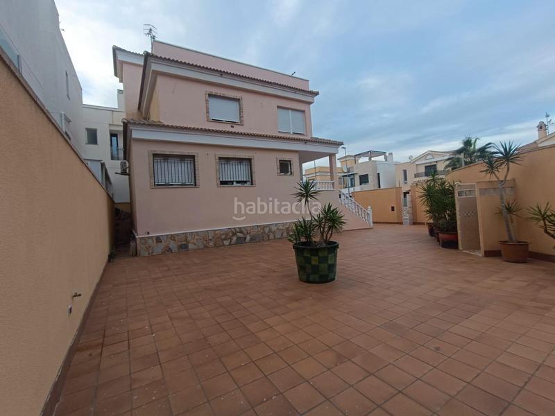 Foto d5762d96-922e-48c3-a966-ff7be35ddf50. Chalet with parking in Villamartín-Las Filipinas Orihuela
