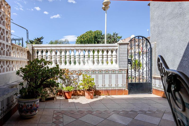 Foto 2cddf690-3f9d-49ab-9faa-e0d8e950b293. Casa adossada amb aparcament a Zona Carrefour - Urbanizaciones Torrevieja