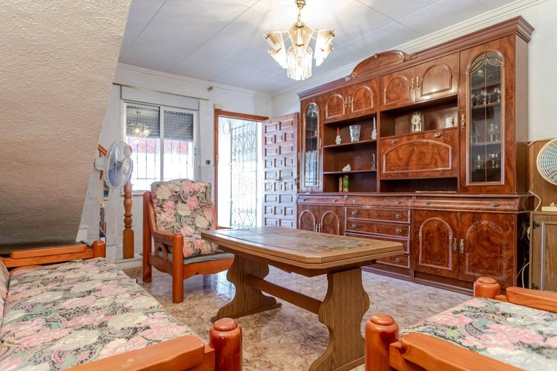 Foto aa7a6e69-98a6-4657-9e76-216f9c0b0b3c. Casa adossada amb aparcament a Zona Carrefour - Urbanizaciones Torrevieja