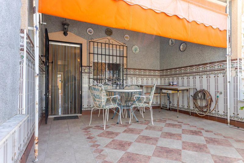 Foto bd1b8ee7-8c3e-40b0-9b08-670d378c01a6. Casa adossada amb aparcament a Zona Carrefour - Urbanizaciones Torrevieja