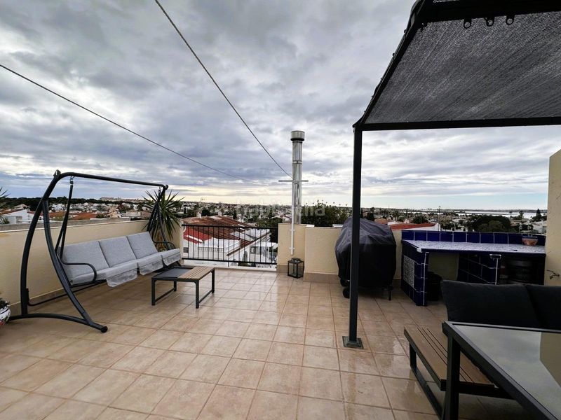 Foto 0f903b5d-116e-4be2-ba59-c60f3a613c60. Casa amb piscina a Zona Carrefour - Urbanizaciones Torrevieja