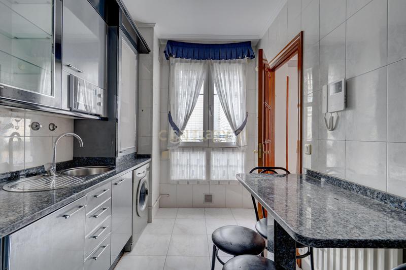 Foto 13fefeb4-af1f-49ca-b22d-9044c3b59f80. Appartement dans europa plaza dans Centro Barakaldo