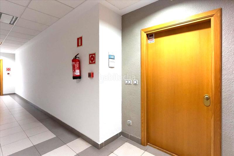 Foto c8d67bef-74ba-4a91-9b95-352d2ec393cc. Local comercial a ribera de axpe a Erandio