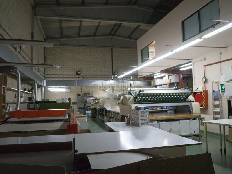 Foto e83841b0-ec18-4d21-835a-950f698fb48e. Nau industrial a polígono industrial torrelagoiti 7b a Zamudio