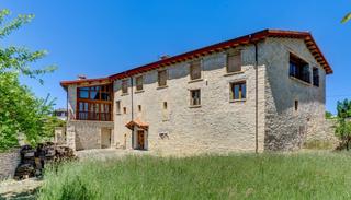 House in Barrio san juan, quincoces de yuso, spain. Magnífica casa en quincoces de yuso con terreno.
