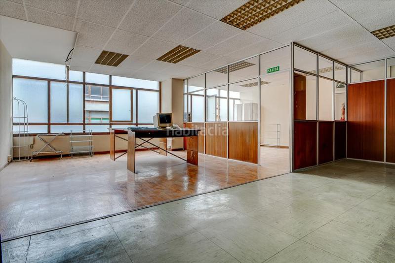 Foto b82d9500-f7ee-41ce-b82f-0fc3fedfb4e3. Industrial building in padre larramendi in Rekalde Centro Bilbao