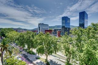 Office space in Campo de volantín pasealekua, 24, bilbao, spain. Oficinas con terraza en campo volantín