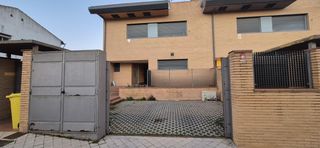 Casa adossada a Amparo 2. Vivienda construida en 2006, en pozuelo zona norte  chalet muy a