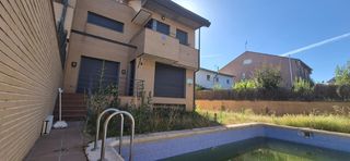 Casa adossada a Amparo 2. Vivienda construida en 2006, en pozuelo zona norte  chalet muy a