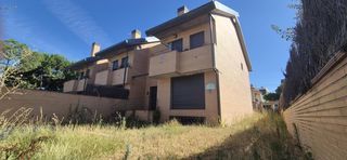 Casa adossada a Amparo 2. Vivienda construida en 2006, en pozuelo zona norte  chalet muy a