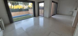 Casa adossada a Calle amparo 2. Vivienda construida en 2006, en pozuelo zona norte  chalet muy a