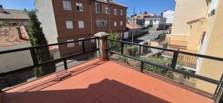 Appartement à Calle del molinillo 134. 123m2 aproximadamente de vivienda planta 1ª con terraza, 4 habit