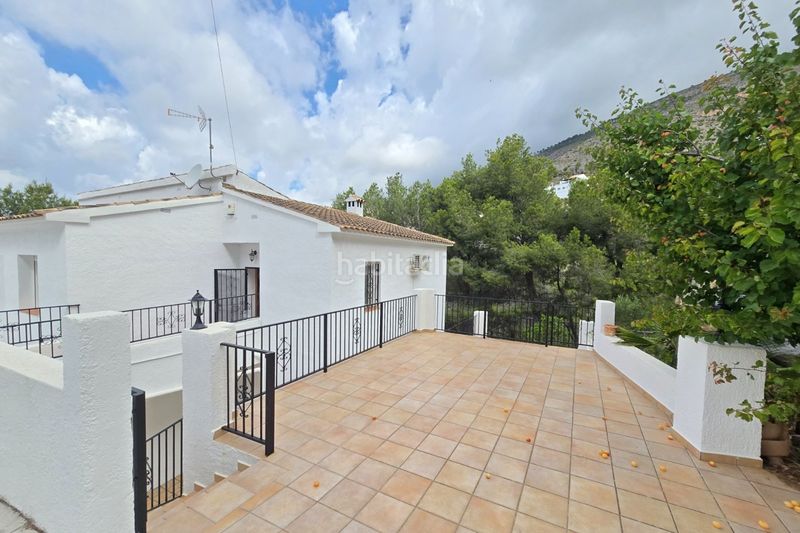 Foto 51ed264f-7f02-4817-8854-65ab23d2919c. Casa amb calefacció aparcament piscina a Altea la vella Altea