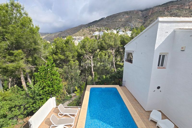 Foto 6cc8d3c9-b803-4973-9ccb-fa40f245ff34. Casa amb calefacció aparcament piscina a Altea la vella Altea