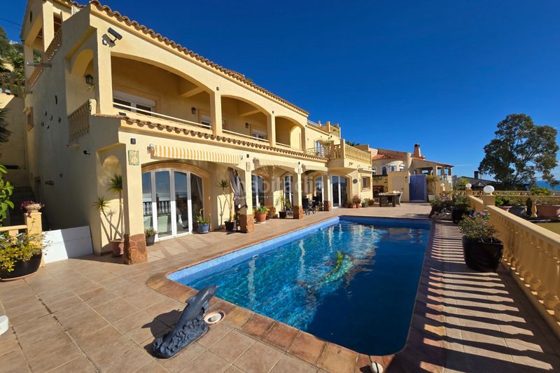 Foto 9bc617bc-2d89-4bec-802d-e7d40501c2f3. Casa amb calefacció aparcament piscina a Altea la vella Altea