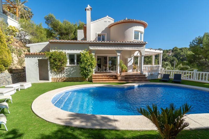 Foto 2a9c8866-6654-4245-89b4-65bea1dc3f53. Casa amb calefacció aparcament piscina a Altea la vella Altea