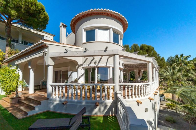 Foto ccb2b913-8a52-427c-b756-7c72921dd3e1. Casa amb calefacció aparcament piscina a Altea la vella Altea
