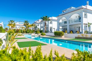 Casa in Doña Pepa. Villa exclusiva en ciudad quesada vida moderna en una ubicacioac