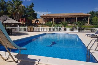 Casa a El Esparragal. Esta finca estaacute situada en el esparagal en murcia. una herm