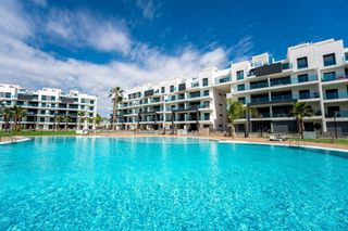 Pis a El Raso. Nos complace presentar este excepcional apartamento en esquina,