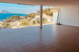 Rent Flat in Mascarat. Descubra este atractivo aacutetico situado en la exclusiva zona